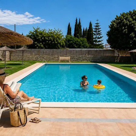 Playa Y Piscina A Unos Pocos Pasos.