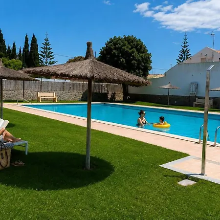 Playa Y Piscina A Unos Pocos Pasos. *